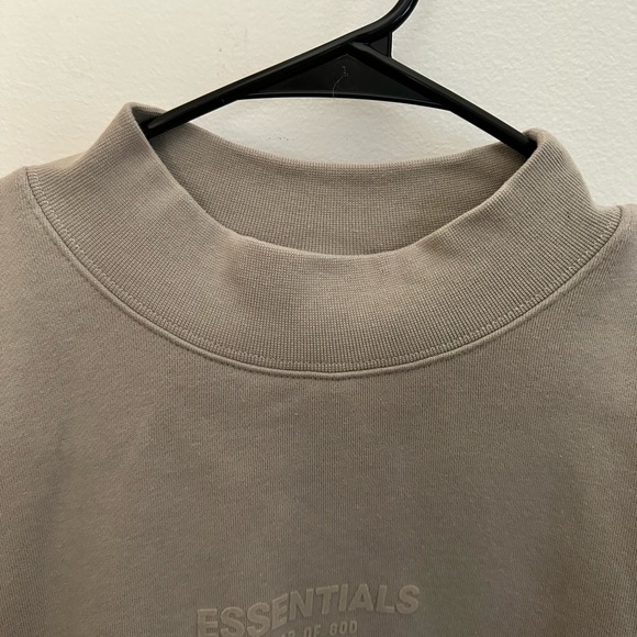 Essentials Fear of God Men’s Relaxed Crew Neck Sweatshirt - Picture 2 of 10